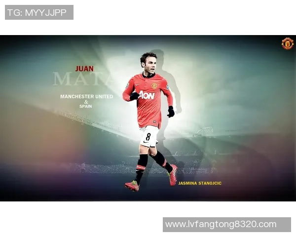 足球明星回头瞬间展现魅力与风采的经典头像解析